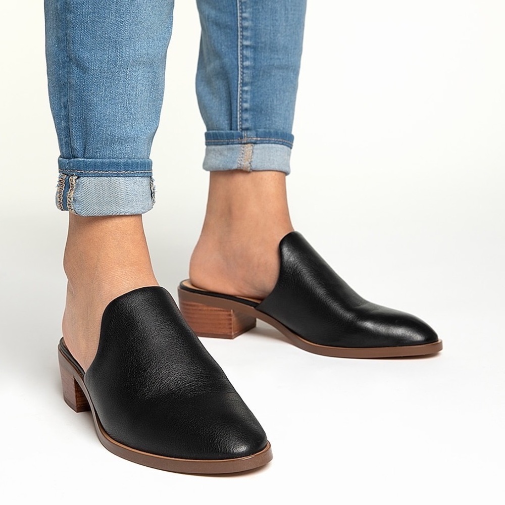 Crown Vintage Rydel Mule Size 7.5 in Black